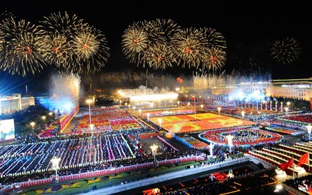 Fireworks explode over the Tian&apos;anmen Square in central Beijing during a grand gala marking the 60th anniversary of the founding of the People&apos;s Republic of China October 1, 2009.