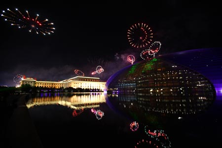 Fireworks explode over the Tian&apos;anmen Square in central Beijing during a grand evening gala in the celebrations for the 60th anniversary of the founding of the People&apos;s Republic of China, October 1, 2009.