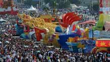 Large crowds of tourists view floats at the Tian'anmen Square in central Beijing, capital of China, October 2, 2009.