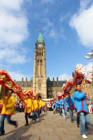 Dragon dancers perform during a gathering to celebrate the 60th anniversary of the founding of the People's Republic of China in central Ottawa, Canada on October 3, 2009. 