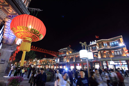 Crowds of tourists visit the Qianmen Street, one of the old commercial areas of Beijing, capital of China, October 3, 2009.