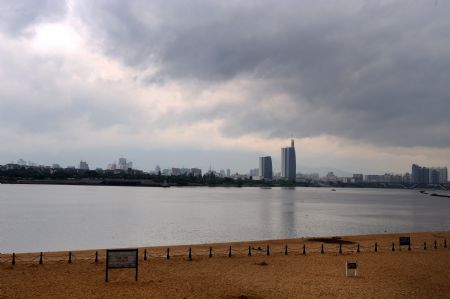 The sky clouds over at Jiangbin park in Fuzhou, capital of southeast China's Fujian Province, on October 5, 2009. As the approaching 17th tropical storm of the year Parma has brought gales to coastal areas of central and northern Fujian Province, local authorities were ordered to take precautions to ensure the safety of people and minimize losses.
