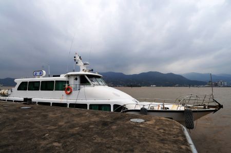 A ship anchors at the Mawei Pier in Fuzhou, southeast China's Fujian Province, on October 5, 2009. As the approaching 17th typhoon of the year Parma has brought gales to coastal areas of central and northern Fujian Province, local authorities were ordered to take precautions to ensure the safety of people and minimize losses.