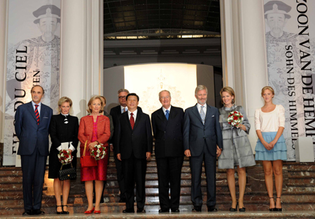 Chinese Vice President Xi Jinping (front, L4) and Belgian King Albert II (front, R4) attend the opening ceremony of Europalia China art festival in Brussels, capital of Belgium, October 8, 2009.