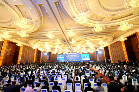 Photo taken on October 16, 2009 shows the conference hall during the opening ceremony of the 10th Western China International Economy and Trade Fair and the Second Western China Forum on International Cooperation held in Chengdu, southwest China's Sichuan Province. 