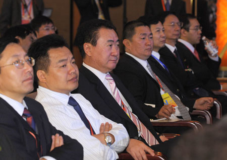 Participants attend the opening ceremony of the 10th Western China International Economy and Trade Fair and the Second Western China Forum on International Cooperation in Chengdu, southwest China's Sichuan Province, October 16, 2009.