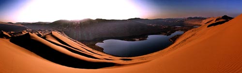 Picture taken on October 17, 2009 shows oasis lakes in Badain Jaran Desert located in Araxan League of north China's Inner Mongolia Autonomous Region. 