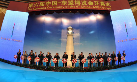 Leaders cut the ribbon during the opening ceremony of the 6th China-ASEAN Exposition (CAEXPO) in Nanning, capital of southwest China's Guangxi Zhuang Autonomous Region, on October 20, 2009.