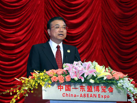 Chinese Vice Premier Li Keqiang declares the opening of the 6th China-ASEAN Exposition (CAEXPO) at the Nanning International Convention and Exhibition Center in Nanning, capital of southwest China's Guangxi Zhuang Autonomous Region, on October 20, 2009. 