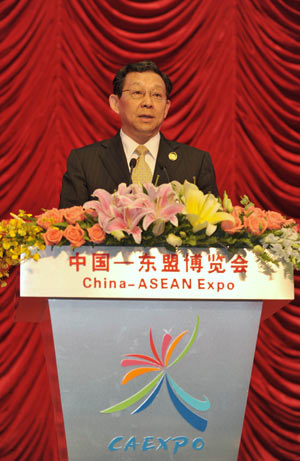 Chinese Commerce Minister Chen Deming addresses the opening ceremony of the 6th China-ASEAN Exposition (CAEXPO) at the Nanning International Convention and Exhibition Center in Nanning, capital of southwest China's Guangxi Zhuang Autonomous Region, on October 20, 2009. 