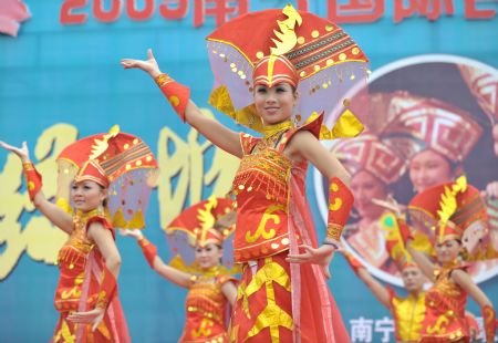 Chinese girls of the Zhuang ethnic group perform during a 'Harmonious Nanning, Joyous Green City' activity in Nanning, capital of southwest China's Guangxi Zhuang Autonomous Region, October 22, 2009.