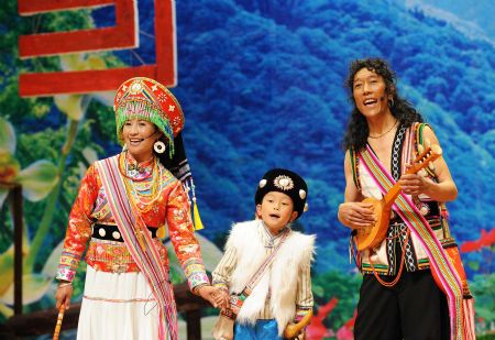 A family of Lisu ethnic group sing and dance during a show in Lisu Autonomous County of Weixi, southwest China's Yunnan Province, on October 22, 2009.
