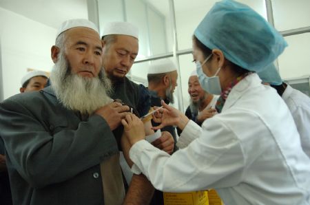 A Muslim is injected with the vaccine against the A/H1N1 flu in Xining, northwest China's Qinghai Province, on October 23, 2009. 