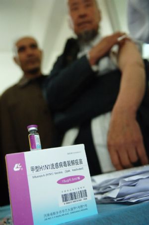 A Muslim is injected with the vaccine against the A/H1N1 flu in Xining, northwest China's Qinghai Province, on October 23, 2009. 