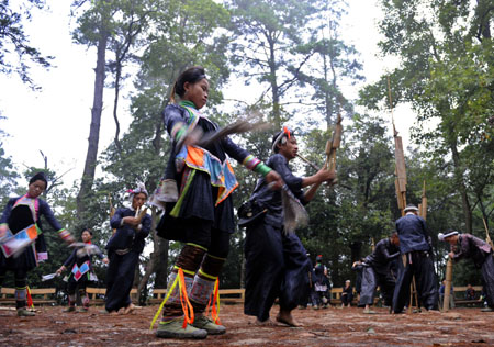 Young men and young women romp and caper during a folk show of local villagers of Miao ethnic group, as local villagers of Miao ethnic group gather for a song and dance rendezvous in celebration of this autumn bumper harvest as a result of seasonable weather with gentle breeze and timely rainfalls, in Basha Village, Congjiang County, southwest China&apos;s Guizhou Province, October 24, 2009.