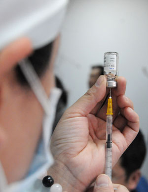 A nurse prepares the vaccine against the A/H1N1 influenza at a hospital in Shijiazhuang, capital of north China's Hebei Province, on October 28, 2009.