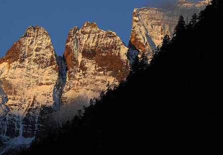 Photo taken on October 25, 2009 shows a snow-capped peak of the Meili Snow Mountain in Deqin county, Diqing Tibetan Autonomous Prefecture, in southwest China's Yunnan Province.