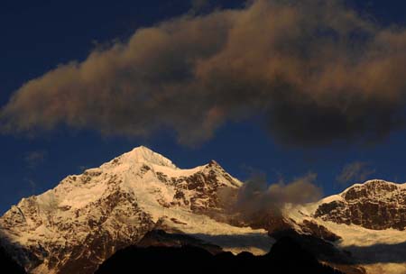 Photo taken on October 25, 2009 shows the Meili Snow Mountain in Deqin county, Diqing Tibetan Autonomous Prefecture, in southwest China's Yunnan Province. 