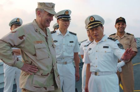 Sanders (1st L), commander of the US 151 Task Formation Fleet, talks with Wang Zhiguo (front R), commander of the Chinese third convoy fleet to the Gulf of Aden on China&apos;s &apos;Zhongshan&apos; warship November 1, 2009. 