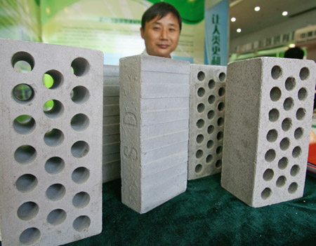 New energy saving and environmental friendly building materials are demonstrated at the 2009 Hangzhou International Recycling Economy and Environmental Industry Expo of China in Hangzhou, east China's Zhejiang Province, October 31, 2009. 
