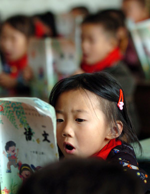 A little girl reads aloud the text during a Chinese lesson at the Jinzhai County&apos;s Hope Primary School, in Jinzhai, east China&apos;s Anhui Province, October 27, 2009.