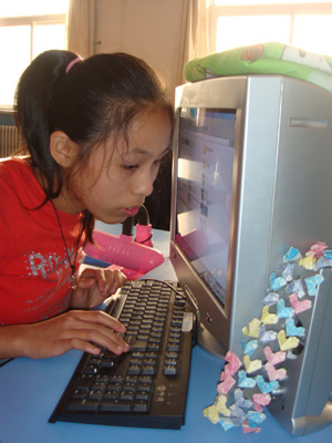 Photo taken by Zhao Congrui shows that Wang Bocong, a visually-impaired girl, takes computer class in Tianjin School for the Visually Impaired in Tianjin, north China, October 28, 2009. 