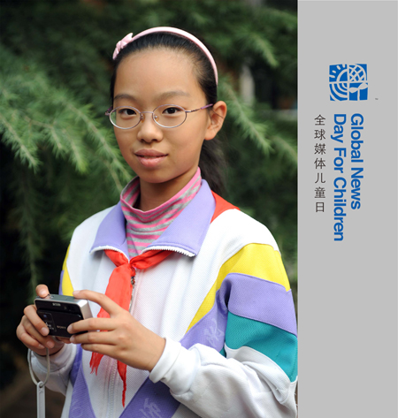 Photo taken on October 29, 2009 shows Zhao Congrui with her camera in Tianjin, north China. Ten-year-old Zhao Congrui is a student of 5th grade in the Affiliated Primary School of Tianjin Normal University.