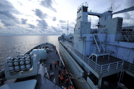 Crew members of Chinese naval flotilla conduct replenishment at sea of Malacca Strait Nov. 6, 2009. The flotilla of the People's Liberation Army (PLA) Navy has been the fourth task force of its kind that China has sent to the Gulf of Aden and waters off the coast of Somalia since the end of last year. Its first replenishment at sea was started in the morning on Friday. (Xinhua/Yang Zhigang)