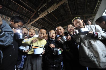 Zhu Xu and his classmates have dinner in the canteen of school in Xianfeng County in Enshi, central China&apos;s Hubei Province, October 12, 2009. 