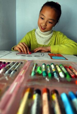 Liang Yuxin draws at home in Harbin, capital of northeast China's Heilongjiang Province, October 21, 2009.