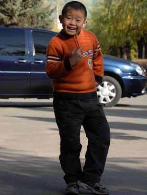 Liang Hao, a , poses what considers as the best posture, in Harbin, capital of northeast China&apos;s Heilongjiang Province, October 27, 2009. 