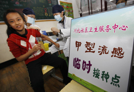 A pupil receives the A/H1N1 flu vaccination in Shanghai municipality of China, November 10, 2009. The A/H1N1 flu vaccination program among students of elementary schools and middle schools of Shanghai was kicked off on Tuesday.