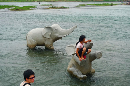 Photo taken on August 8, 2009 by Zhu Mengdan shows a tourist sitting on the elephant-shaped sculpture in the Xiangbishan scenic area in Guilin, a tourist resort in southwest China's Guangxi Zhuang Autonomous Region. I took this photo because I thought this behavior was inappropriate.