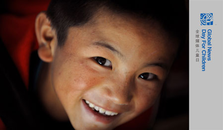 The photo taken on October 24, 2009 shows the bright and clean eyes of Dainzin Gyayang, an orphan in the Lijiang Ethnic Orphanage in Lijiang City, southwest China's Yunnan Province. 