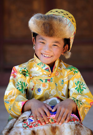 The photo taken on October 25, 2009 shows lovely Dainzin Gyayang, an orphan in the Lijiang Ethnic Orphanage in Lijiang City, southwest China's Yunnan Province.