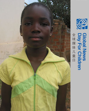 I am Tovor Djatougbe Benedicta and 13 years old. I live in Togoville, 40 kilometers off Lome, capital of Togo, and study at a junior high school. My father is a retired math teacher and my mother a vendor. My dream is to be a doctor when I grow up to cure diseases for patients. The following are photos that I shot on October 28, 2009 at the local market in Togoville. This is my picture taken on October 28, 2009.