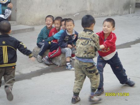 Photo taken by 11-year-old pupil Zhang Ling of grade 6 with the Wang Fang Elementary School shows little boys frolicking on campus in Hefei, capital of east China's Anhui Province.