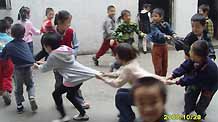 Photo taken by 11-year-old pupil Zhang Ling of grade 6 with the Wang Fang Elementary School shows a group of grade 1 pupils playing games during class interval in Hefei, capital of east China's Anhui Province, October 26, 2009.