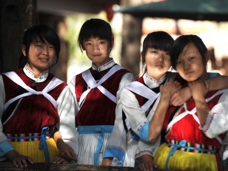 He Siqi (L2) and her friends pose for a photo in Lijiang City, southwest China&apos;s Yunnan Province, October 28, 2009.