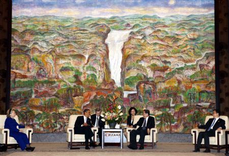 US President Barack Obama(L2) meets with Yu Zhengsheng(R2), member of the Political Bureau of the Communist Party of China (CPC) Central Committee and secretary of the CPC Shanghai Municipal Committee, at the Xijiao State Guest House in Shanghai, November 16, 2009.