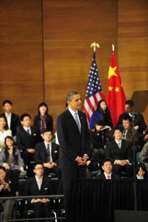 US President Barack Obama arrives at the Shanghai Science and Technology Museum to deliver a speech at a dialogue with Chinese youth during his four-day state visit to China, November 16, 2009.