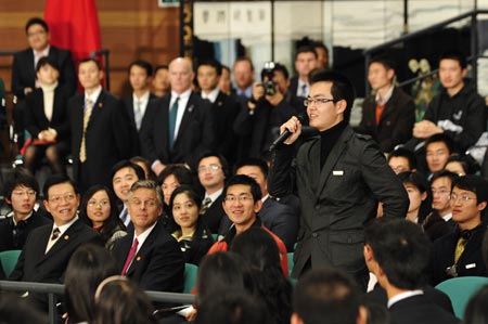 A Chinese student raises a question to US President Barack Obama during his dialogue with Chinese youth at the Shanghai Science and Technology Museum during his four-day state visit to China, November 16, 2009.