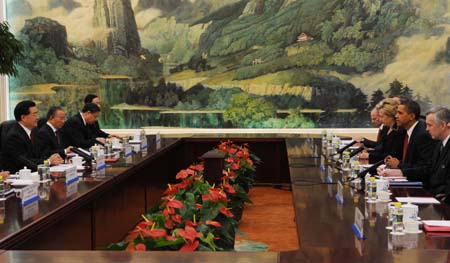 Chinese President Hu Jintao meets visiting US President Barack Obama following a grand welcome ceremony at the Great Hall of the People in Beijing on November 17, 2009.