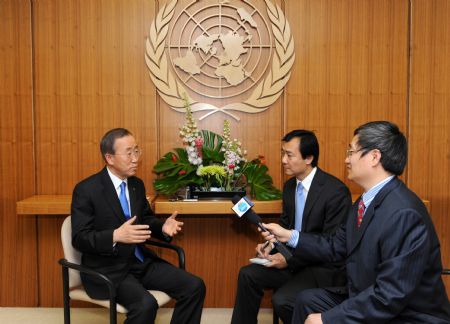 UN Secretary General Ban Ki-moon (L) speaks to Xinhua reporters at UN headquarters in New York, November 13, 2009. Ban received an exclusive interview with Xinhua for the Universal Children's Day on November 13.