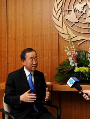 UN Secretary General Ban Ki-moon speaks to Xinhua reporters at UN headquarters in New York, November 13, 2009. Ban received an exclusive interview with Xinhua for the Universal Children's Day on November 13.