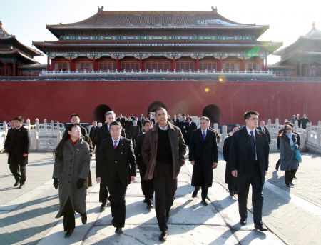 US President Barack Obama visits the Forbidden City in Beijing on November 17, 2009.