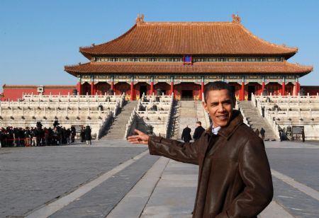 US President Barack Obama visits the Forbidden City in Beijing on November 17, 2009.