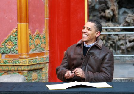 US President Barack Obama visits the Forbidden City in Beijing on November 17, 2009.