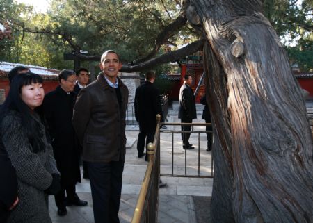 US President Barack Obama visits the Forbidden City in Beijing on November 17, 2009.