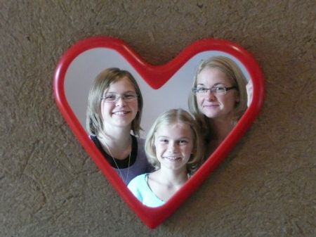 Flora (L) and Valentina (C) pose for a group photo with their mother at their home in Purkersdorf, a town of Lower Austria, Austria, on October 4, 2009.